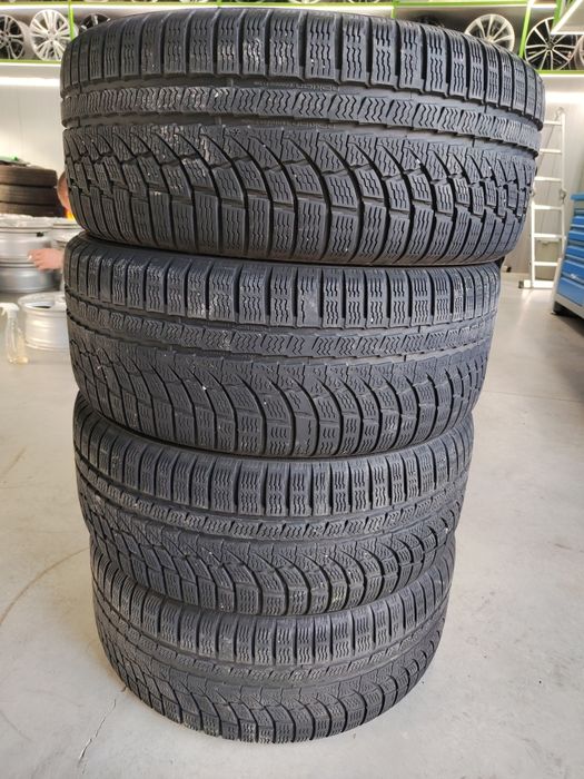 4 бр зимни 235/40/19 Hankook Дот 2020г