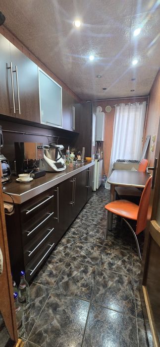 Vând apartament 2 camere - vis-a-vis de Poliție Petroșani