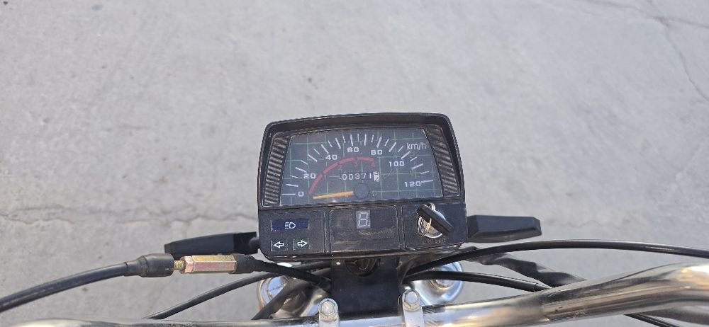 Bikeland moped sotiladi