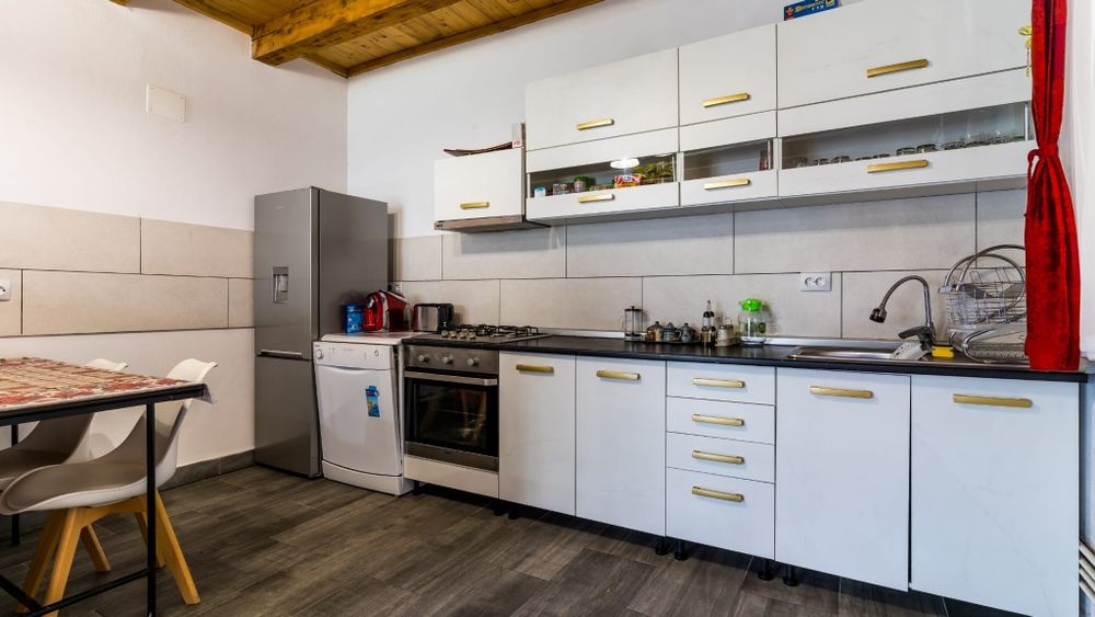 Închiriez cabană în Belis