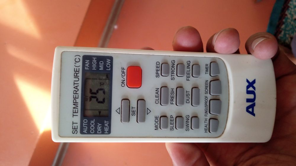 Продам, пульт ДУ на кондиционер AUX.