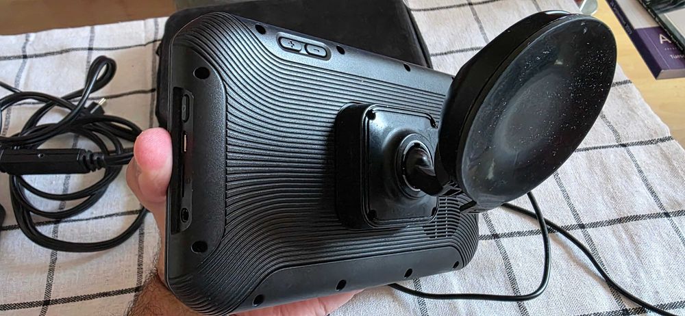 Навигация за камион Garmin Dezl 780 7 инча най новите карти за цяла Европа и Турция пълен комплект работи с Фротком Frotcom