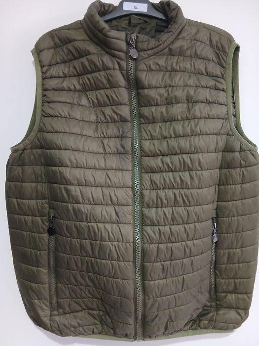 Vesta matlasata unisex mar XL sau 48-50 stare perfecta, putin purtata