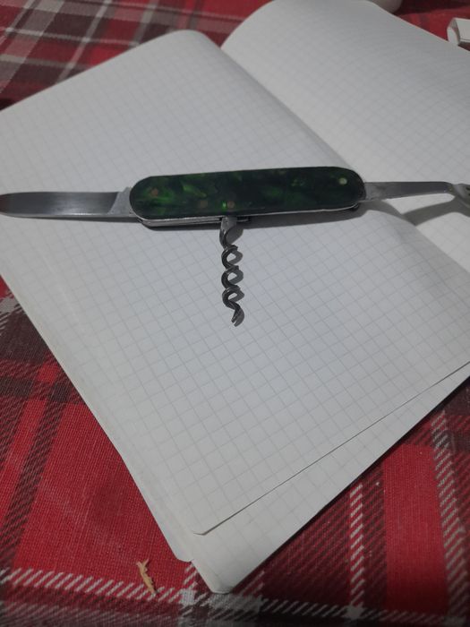 Briceage vechi de vanzare.