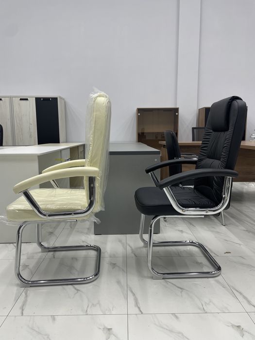 Офисный кресло стул leo visitor на полозьях