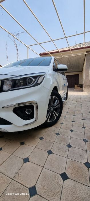 Срочно продается Kia Carnival 2019 года