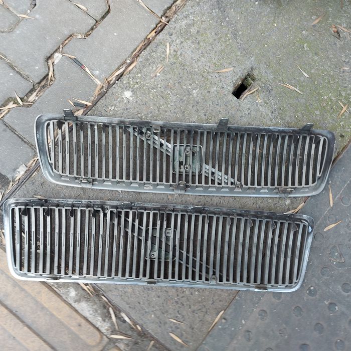 Оригинална решетка Volvo V70 S60/80