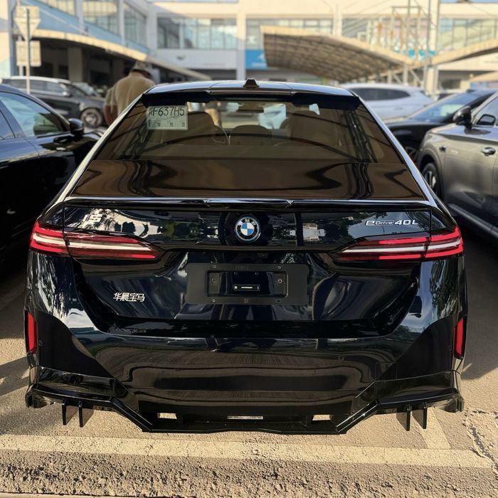 BMW i5 40L eDRIVE доп пакет 2025 год