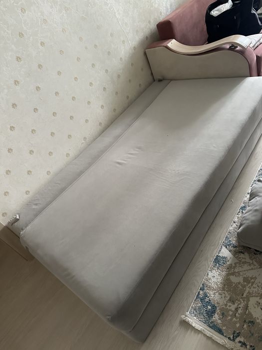Продается бескаркасный диван