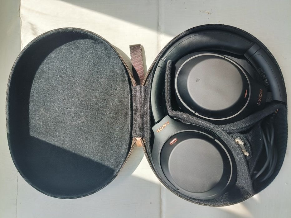 Sony WH-1000XM4.