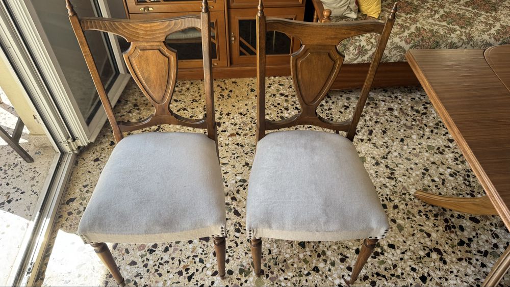 Класическа трапезна маса със столове - масив