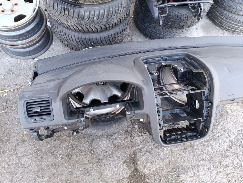 Панель приборов на Фольксваген Гольф 5