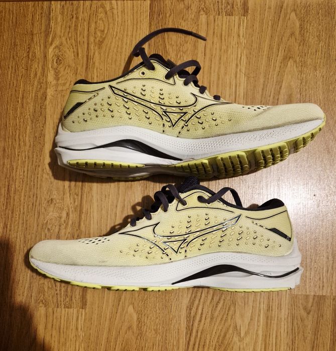 Vand adidasi Mizuno wave