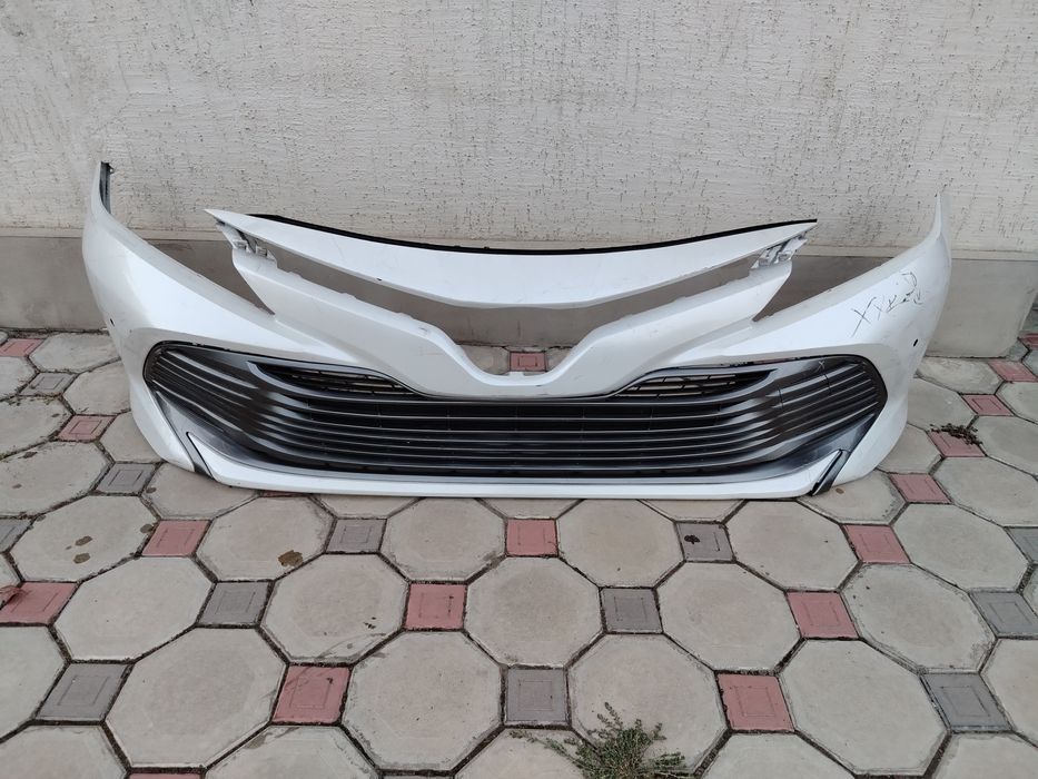 Передний бампер Camry 70