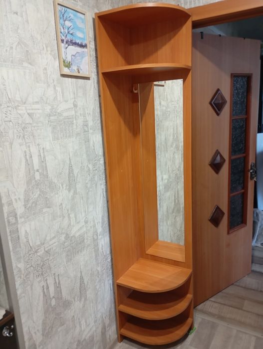 Зеркало , угловой шкаф с полками