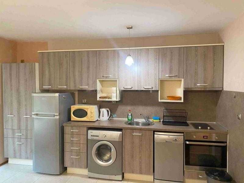 Дава се под наем Двустаен апартамент в Бургас, Център - 60 кв.м за 433.5 € - Снимка #1