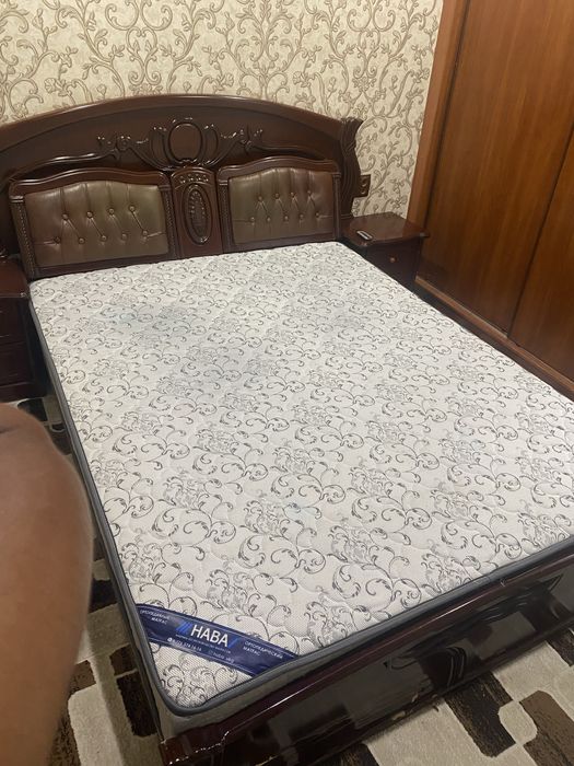 Продам спальную кровать с матрасом