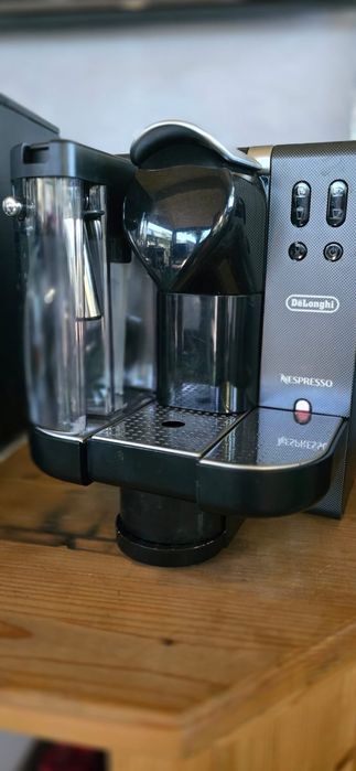 De'Longhi Nespresso Lattissima cu Capsule