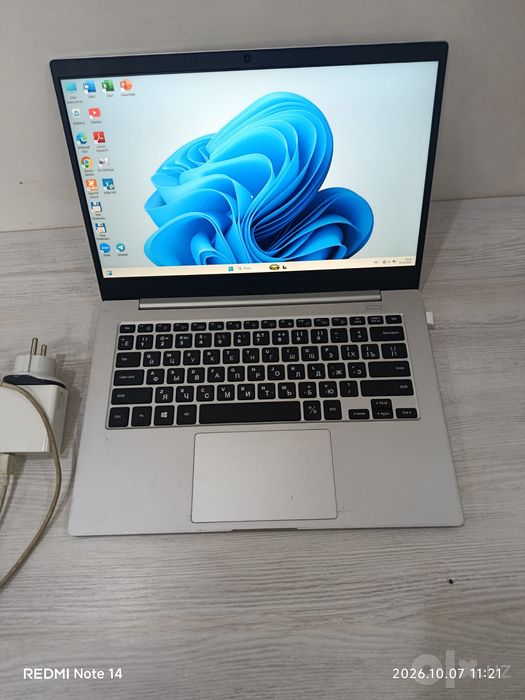 Samsung Galaxybook . 6-10 соат заряд.