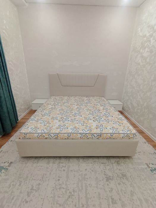 Продаю кровать с матрасом