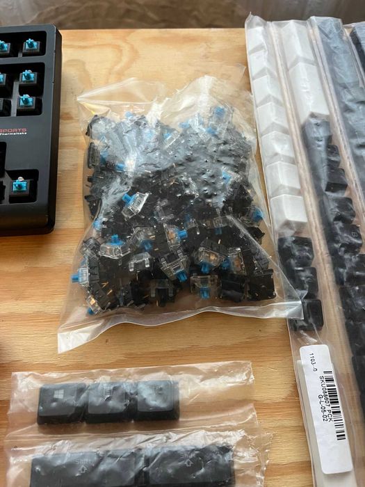 Три механични клавиатури - Leopold FC650MDS, KBP V60MTS-Q, Thermaltake