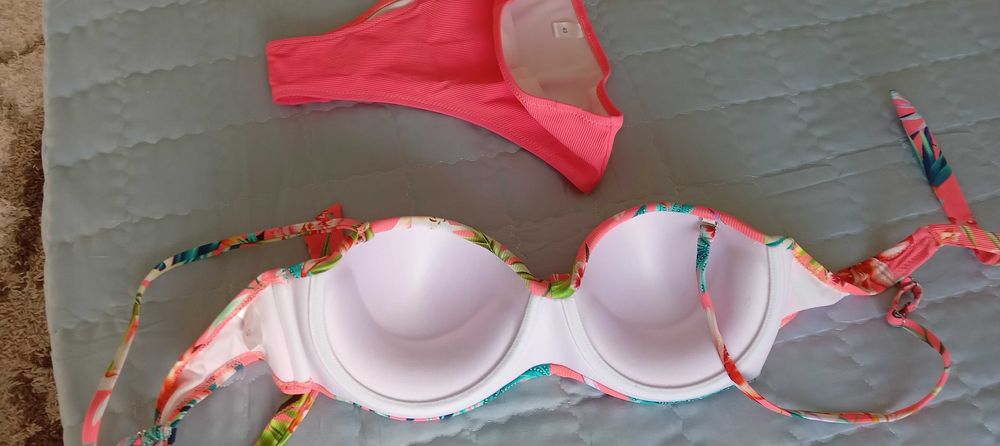 Нов бански в две части