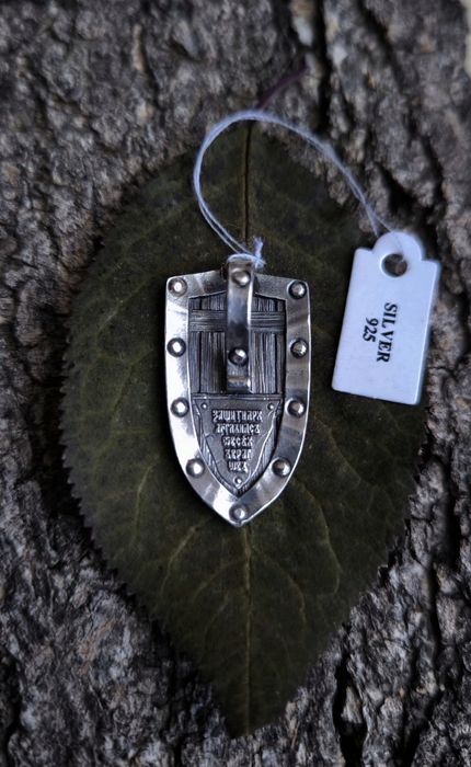 Сребърни кръстове и  медальони