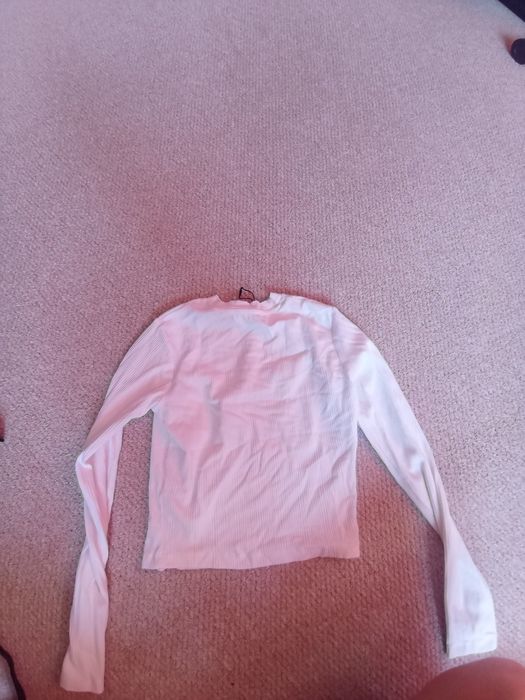 Продавам нови блузи с дълъг ръкав