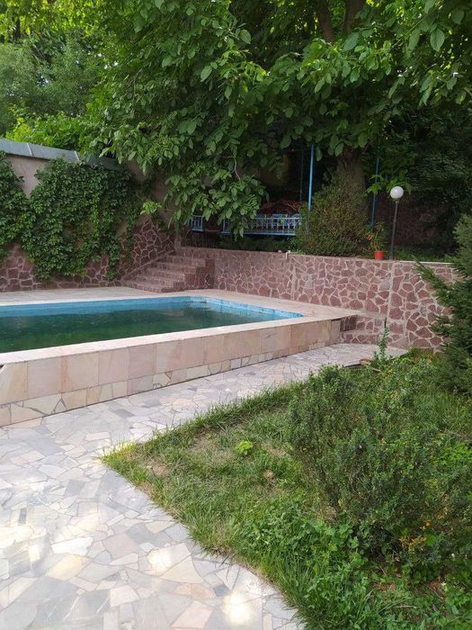 Продается дача. Центр поселка Чарвак, от кафе Бочка 1,5 км