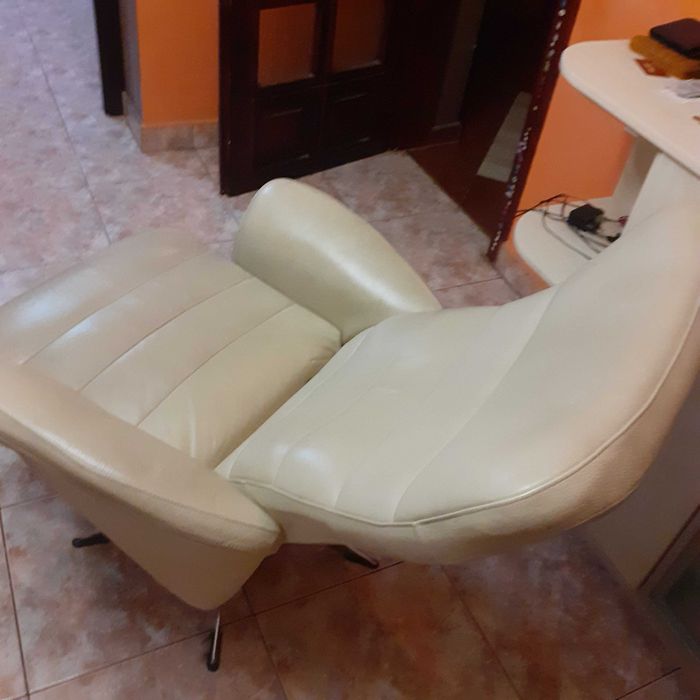 Продавам релаксиращ стол естествена кажа