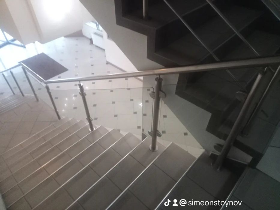 Парапети вити стълби