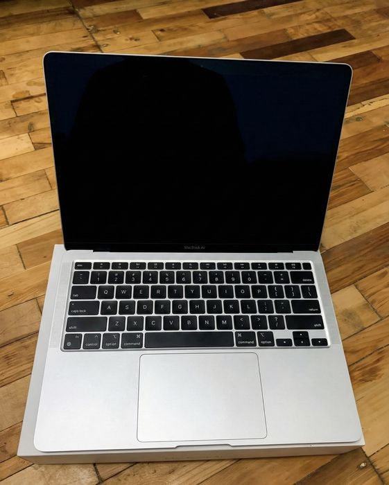 Продам  macbook air m1 8/256 бу