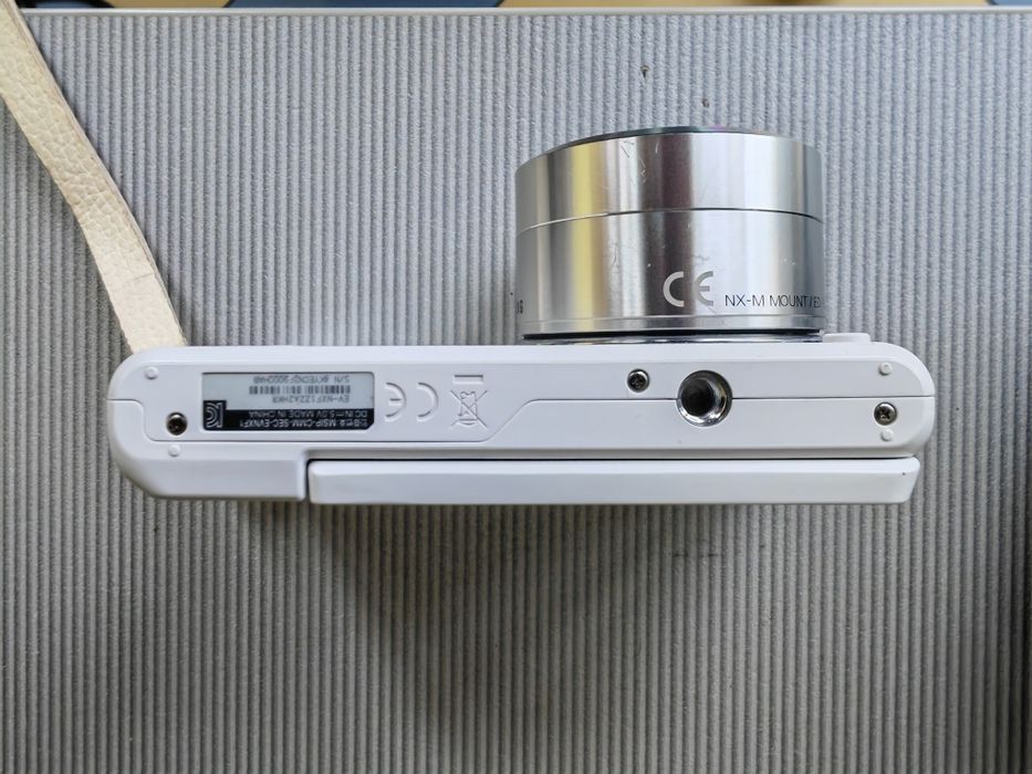 Samsung NX Mini 20.5MP  Digital Camera With 9-27mm Lens WiFI NFC