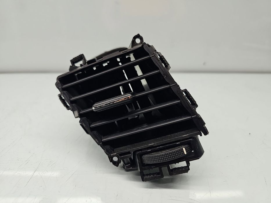 Grila aerisire centrala stanga Hyundai Tucson (TL) [Fabr 2015-2020] 84