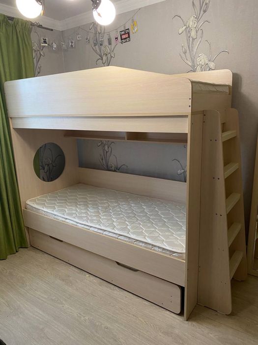 Двух яросная кровать