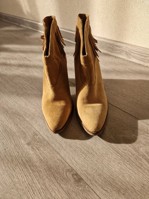 Казаки замшевые продам