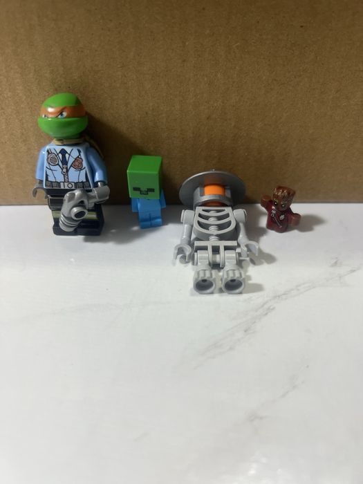 Продам оригинал лего фигурки