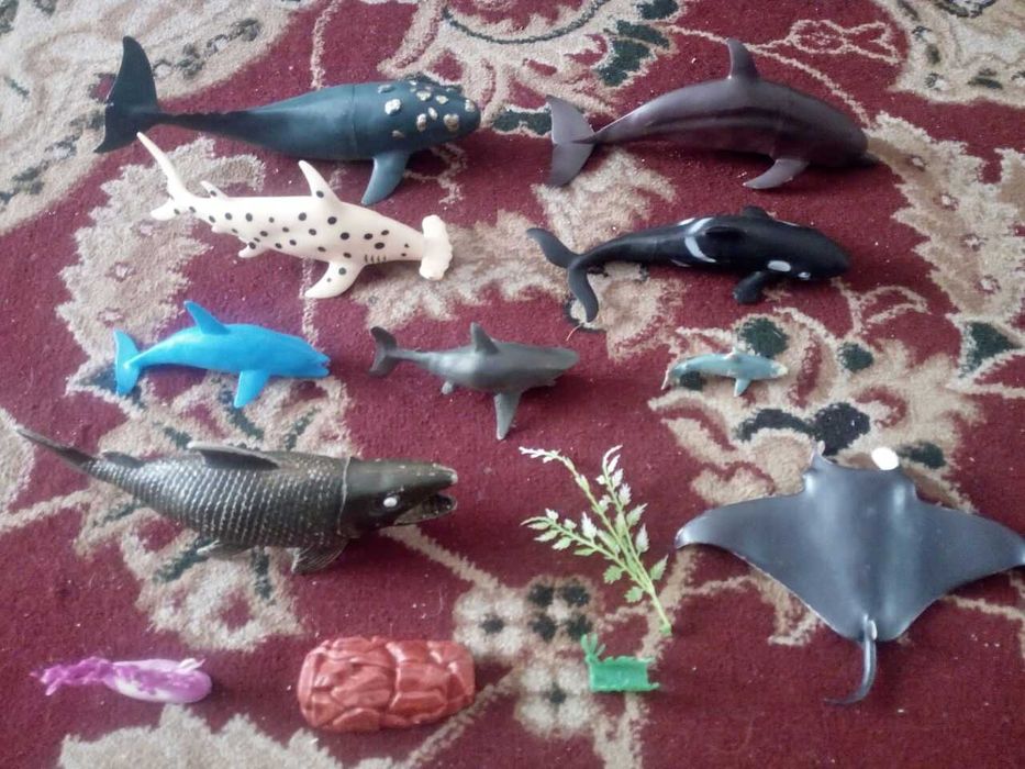 Продаю игрушки животные и рыбы