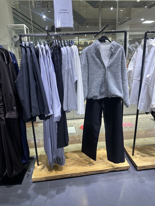 Торговое оборудование для магазина одежды