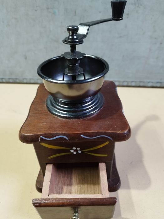 У никална ръчна кафемелачка