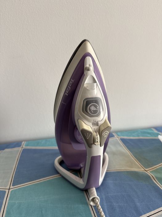 Продам рабочий утюг Tefal