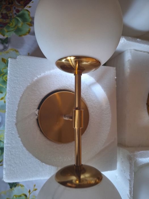 Продаю бра новый 2шт