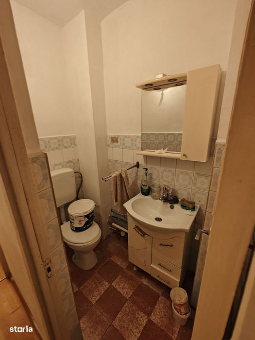 Apartament 3 camere de închiriat, cu balcon