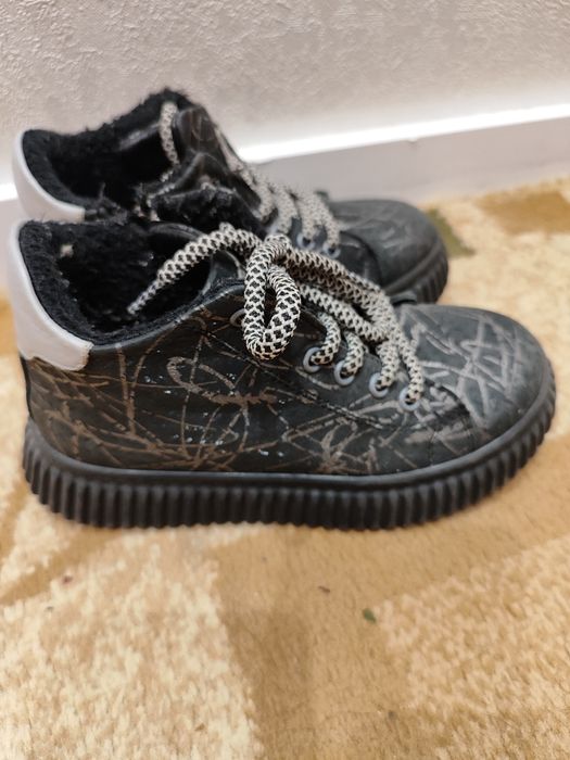 Продам ботиночки детские