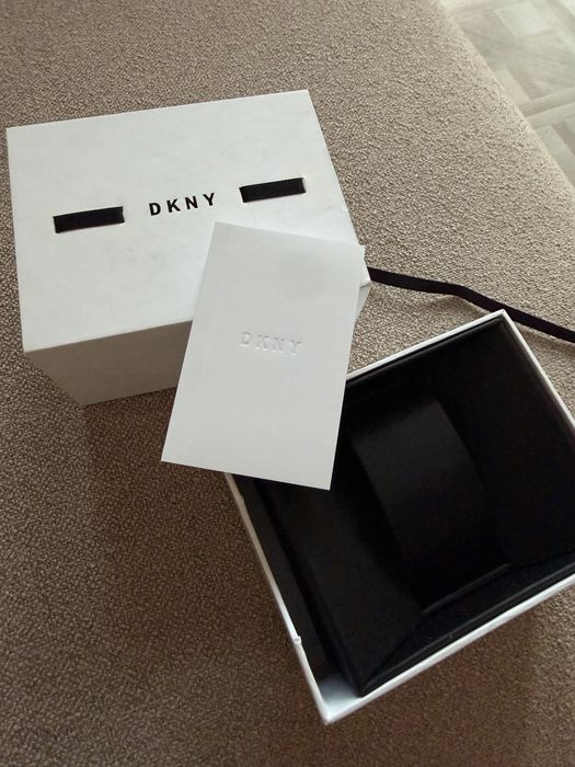 Продам коробку от часов “DKNY”