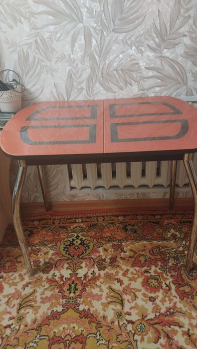 Стол кухонный, стеклянный, раздвижной