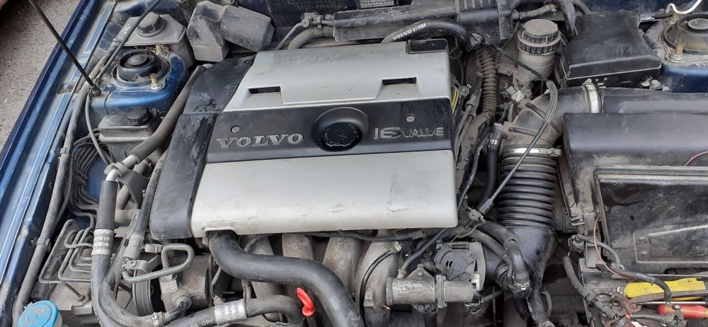 VOLVO V40 1999 г. 2.0 бензин на части