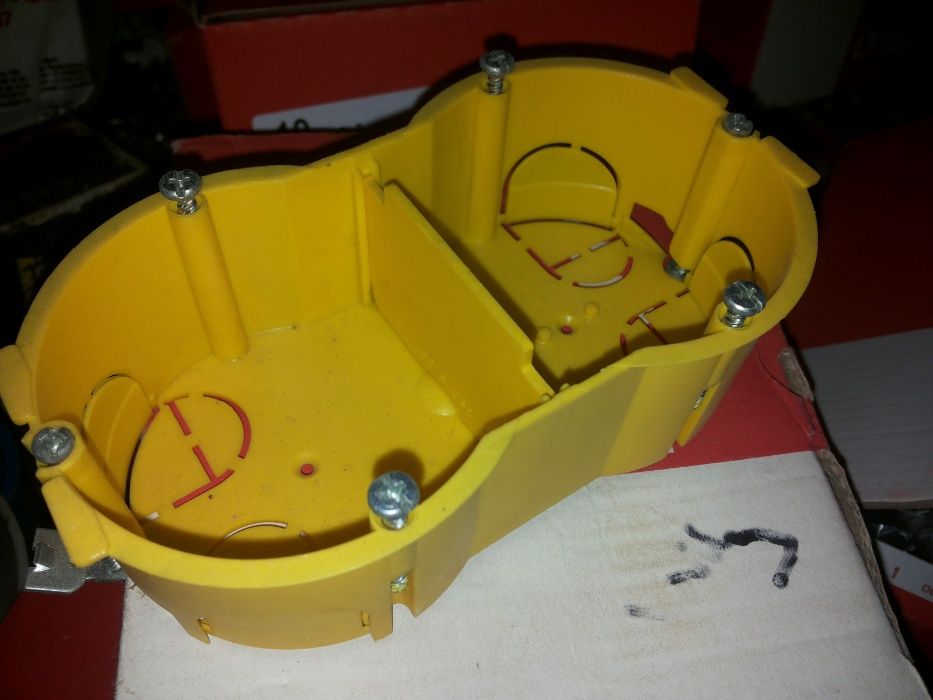 Подрозетники Legrand