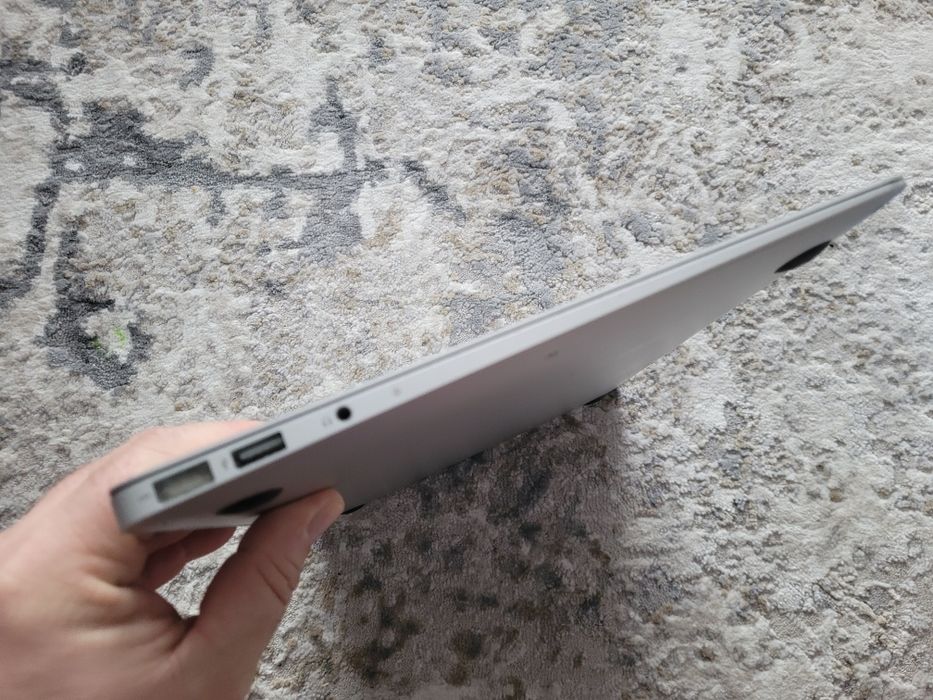 Apple Macbook Air