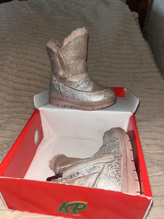 Отдам детскую обувь